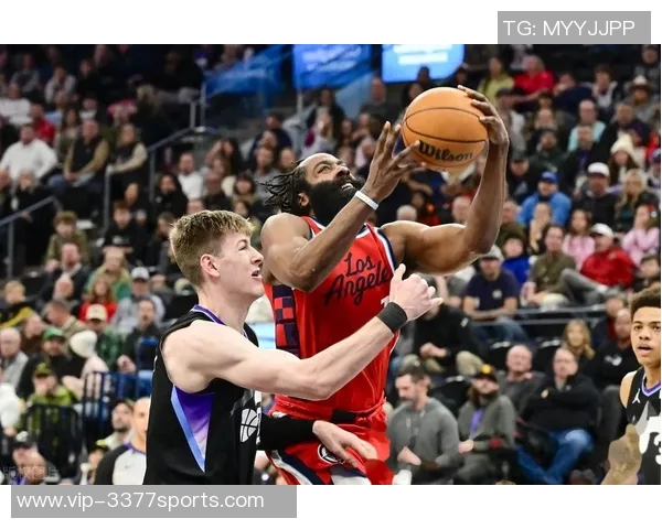 NBA直播精彩对决雄鹿挑战快船全场赛事分析与球员表现预测